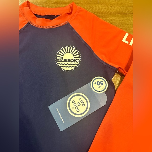 BOYS/GIRLS Life is Good Logo long sleeve rash/sun guard UPF50 RED/BLUE Sz: 6 NWT - Picture 9 of 12